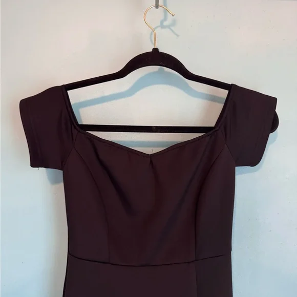 Elegant Black Evening Gown - Picture 3 of 4